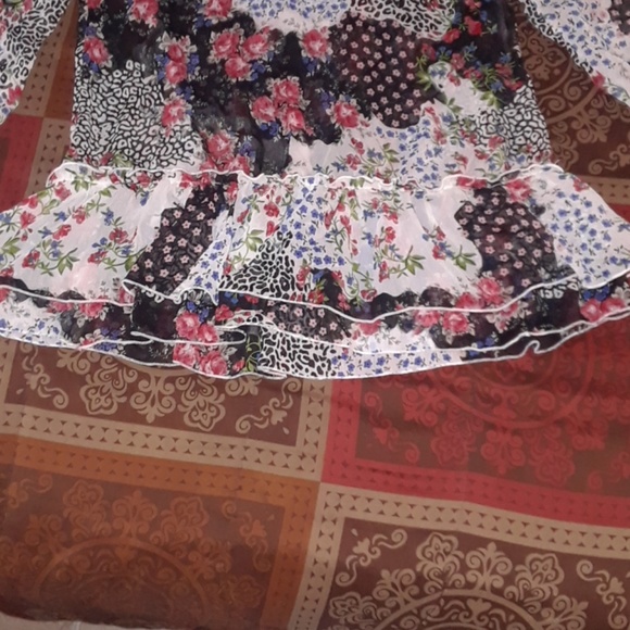 Feather Off The Shoulder Floral Blouse (12) - Picture 3 of 7